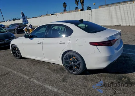 2019 Alfa Romeo Giulia z USA, uszkodzony, nr VIN ZARFAMAN8K7622094